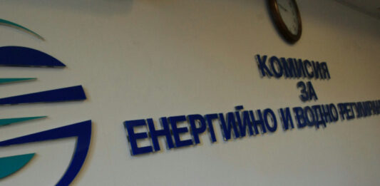 Парното и топлата вода поевтиняват средно за страната с 8,5 на сто