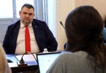 Пеевски се яви по свое желание пред комисията за Нотариуса и Пепи Еврото