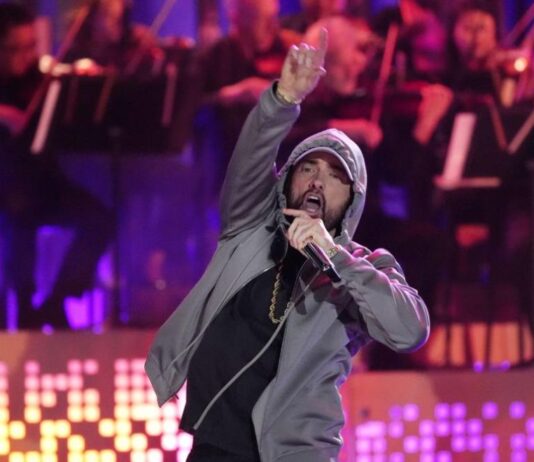 Еминем обяви датата на излизане на новия си албум