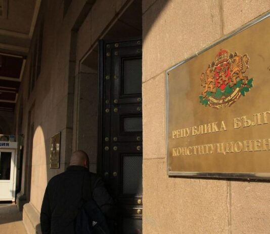 КС решава за промените в Конституцията и механизма за разследване на гл. прокурор