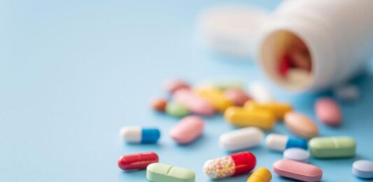 Жега и лекарства: Защо в горещините трябва да се коригират дозите на някои медикаменти