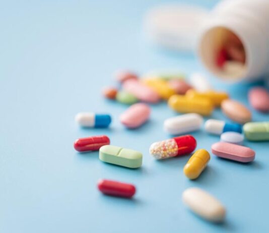 Жега и лекарства: Защо в горещините трябва да се коригират дозите на някои медикаменти