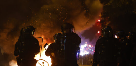 Сблъсъци с полицията, палежи и насилие в няколко града след втория тур на парламентарните избори във Франция