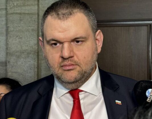 Пеевски: Доган е на ход! И двамата няма да си простим, ако разцепим партията!