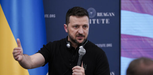 Не чакайте ноември, за да помогнете на Украйна, призова във Вашингтон Зеленски