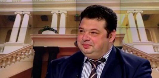 Радев може да чака решение на КС преди да връчи мандата, за да образува свое служебно правителство