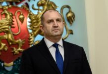 Държавният глава призовава Министерството на външните работи стриктно да спазва Конституцията и установените процедури по определяне на ръководителите на българските посолства в чужбина