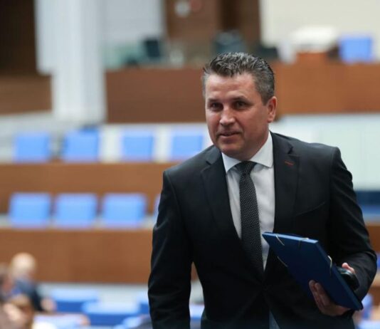 Още един депутат напусна парламентарната група на ДПС