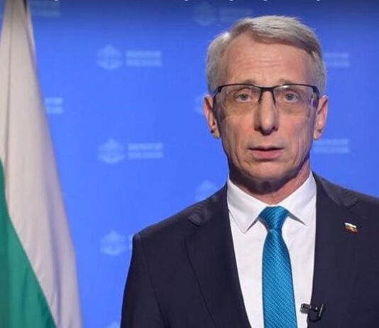 Денков: Пеевски ползва нескопосан метод да прикрие проблемите в ДПС