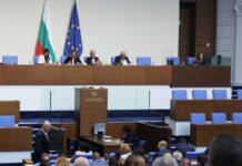 Парламентът ще изслуша двама министри – Калин Стоянов за нарушения от мотоциклетисти на нормите за шум и Виолета Коритарова за тунела под Шипка