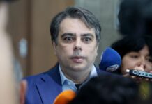 Асен Василев: Пеевски е минало свършено