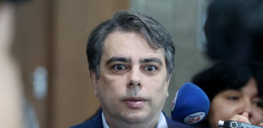 Асен Василев: Пеевски е минало свършено