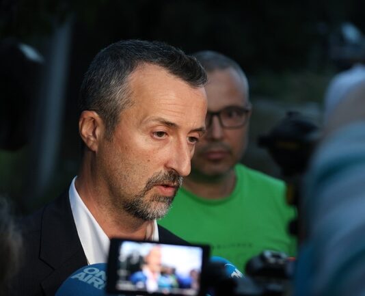 Всички големи болници в София са предупредени и са в очакване да бъдат настанени пострадали от пожара в Елин Пелин, каза зам.-министър Петко Стефановски