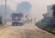 Седми ден се борят с огъня в Болярово