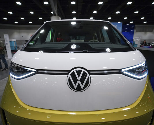 Германците предпочитат електромобили местно производство пред китайските марки