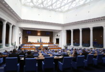 Парламентът ще обсъди проект на решение за задължаване на здравния министър да предприеме действия за осигуряване на медицински сестри и акушерки