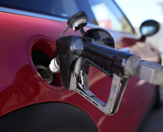 Липса на реална конкуренция оскъпява горивата във Великобритания