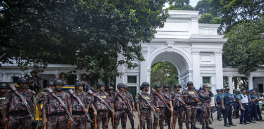 Ройтерс: Отказана от армията подкрепа е причината за оставката на министър-председателката на Бангладеш