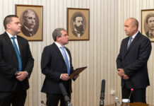 Радев: Решението на политическата криза зависи от партиите и готовността им да водят съдържателен дебат