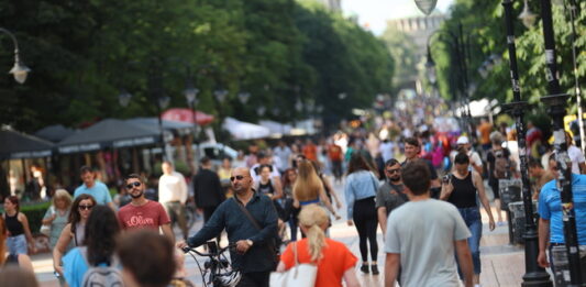 Средният осигурителен доход за страната за август е 1642,10 лева