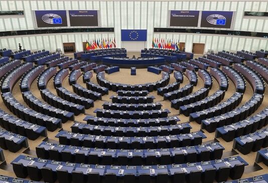 ЕП ще обсъди миграцията и правилата за връщане на хора без законно право на престой на сесията си в Страсбург следващата седмица