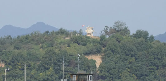 Северна Корея се готви да разруши северните части на пътища, свързващи Севера и Юга, съобщи Сеул