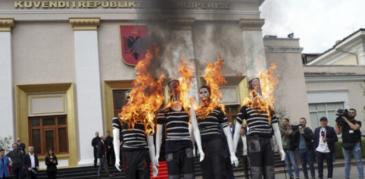 Опозицията в Албания организира протест срещу правителството