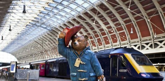 Мечето Падингтън получи британски паспорт