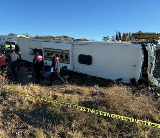 Шестима загинали и 25 ранени при катастрофа на автобус в Централна Турция