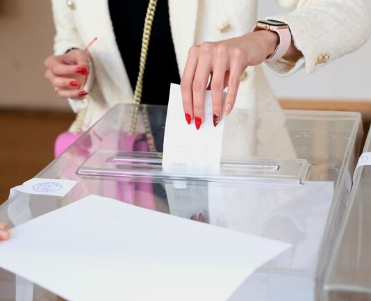 Частични и нови избори за местна власт се провеждат днес в 16 общини и кметства в страната