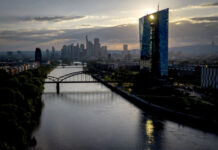 Представители на Управителния съвет на ЕЦБ с коментари за нивата на водещите лихви