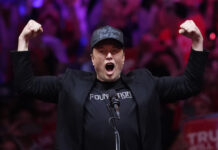 Мъск е призован в съда заради раздаването чрез лотария на пари на избиратели