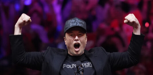 Мъск е призован в съда заради раздаването чрез лотария на пари на избиратели