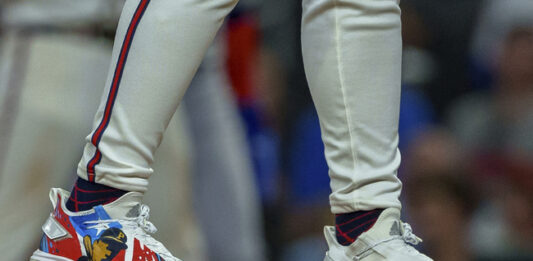 Проблемите на „Найки“ дават шанс на „Адидас“