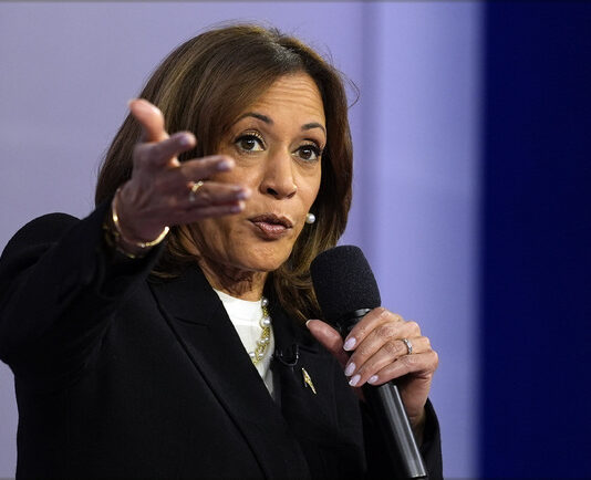 Камала Харис нарече Доналд Тръмп „фашист“ на предизборна проява в щата Пенсилвания