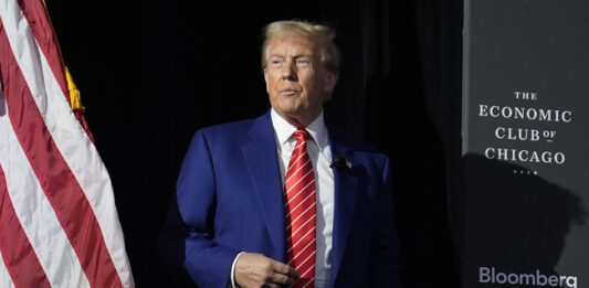 Тръмп заяви, че обмисля „ужасни“ мита, ако спечели президентските избори