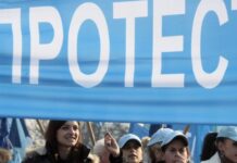 Транспортни работници протестират пред Столичната община от 14 часа