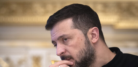 Зеленски изслуша доклад на главнокомандващия Сирски за положението по фронтовете в Украйна