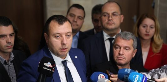 „Има такъв народ“ и „Възраждане“ също внасят конституционна жалба за съставянето на служебните правителства