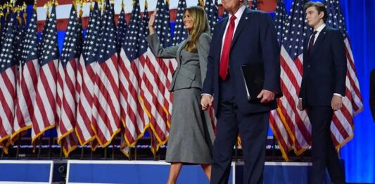 Мелания блесна в костюм на „Долче и Габана“ за $4000