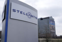 Тръмп заяви, че ще наложи 100 % мито на корпорацията „Стелантис“, ако премести работните си места в Мексико