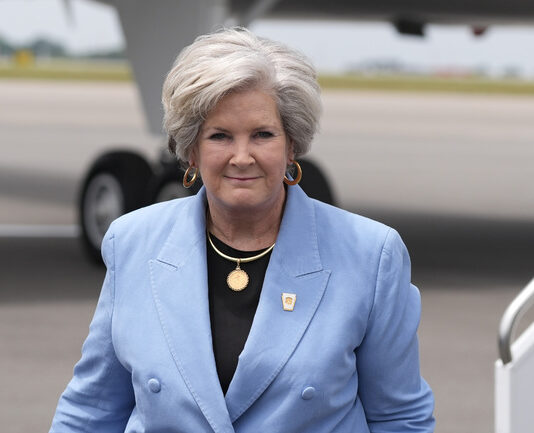 Екипът на Тръмп подписа меморандум с Белия дом, с който ще започне официално преходът му към властта