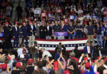 Тръмп призова колежанските професионални спортисти „да се преборят“ с имигрантите