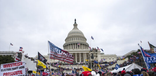 Тръмп залага на късни пътувания до щатите на демократите Ню Мексико и Вирджиния, в които републикански кандидат не е печелил от десетилетия