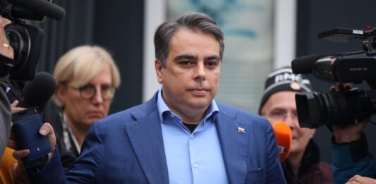 Асен Василев: Пеевски и Сарафов си имат ОПГ