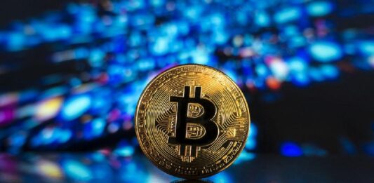 Биткойнът достигна рекордните 93 000 долара