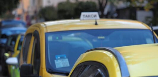 Таксиметрови шофьори в протестна готовност заради скъпа Гражданска отговорност