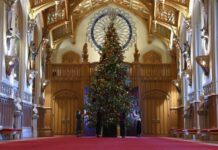 Показаха елхата на кралското семейство в замъка Уиндзор (СНИМКИ)