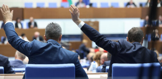 НС не успя да избере председател след балотаж между Рая Назарян и Андрей Цеков, ИТН предлага решение