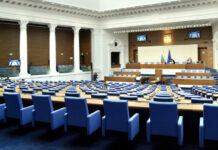 В НС: Трудно постигнатото съгласие за местата постави въпроса как ще се стигне до избор на председател